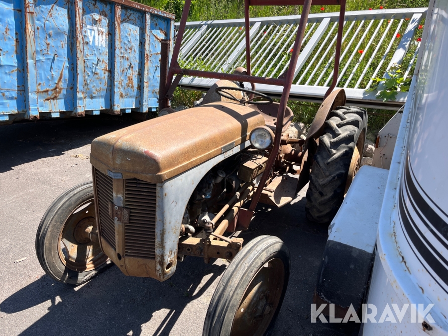 Veterantraktor Massey Ferguson 35 Grålle