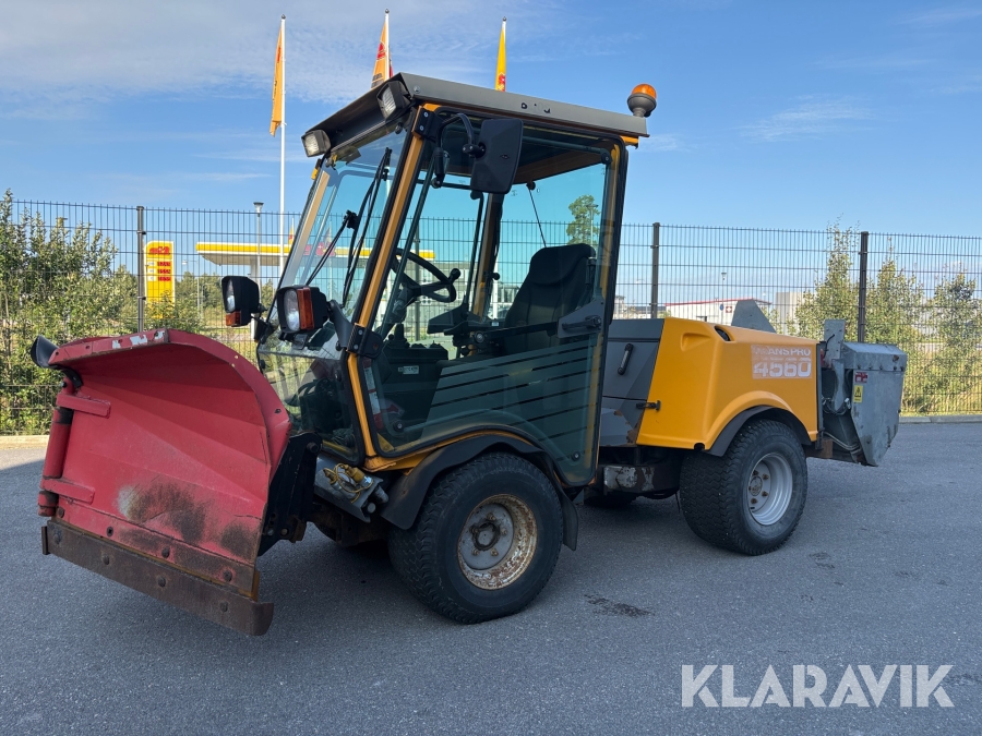 Redskapsbärare Belos Trans Pro 4560 med vikplog och sandspridare