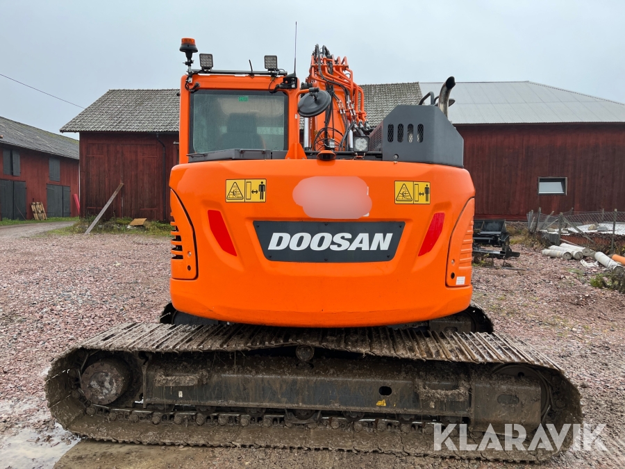 Grävmaskin Doosan DX140 med tiltrotator och redskap
