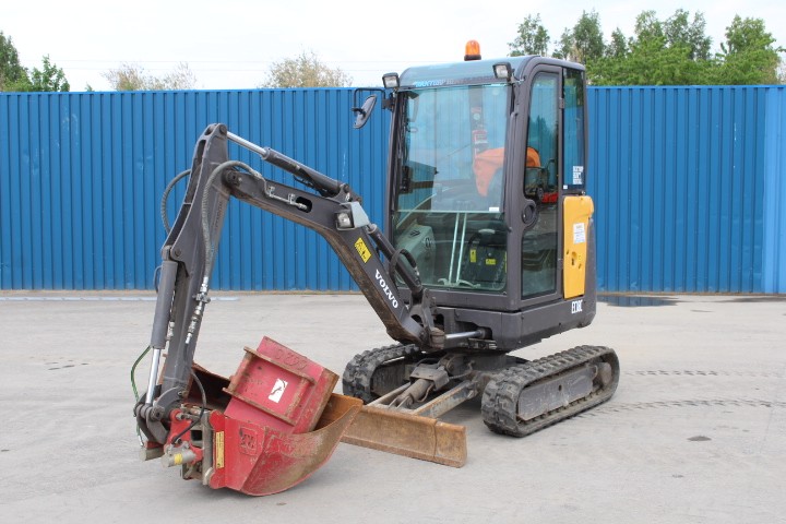 Minigrävare Volvo EC18 med redskap