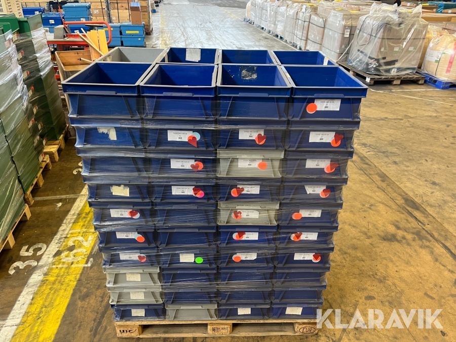 Plastlådor 560 st