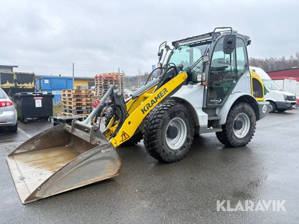 Hjullastare Kramer 8085 med skopa och gafflar