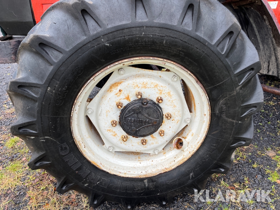 Traktor Valmet 805, Osby, Klaravik Auktioner