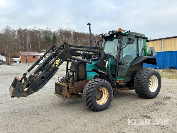 Traktor Valtra Valmet 600 med frontlastare