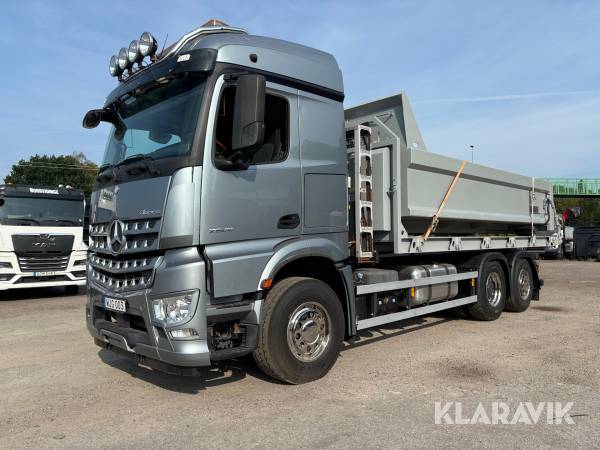 Lastväxlare Mercedes Benz Arocs 2546 6x2*4 med schaktflak och maskinflak