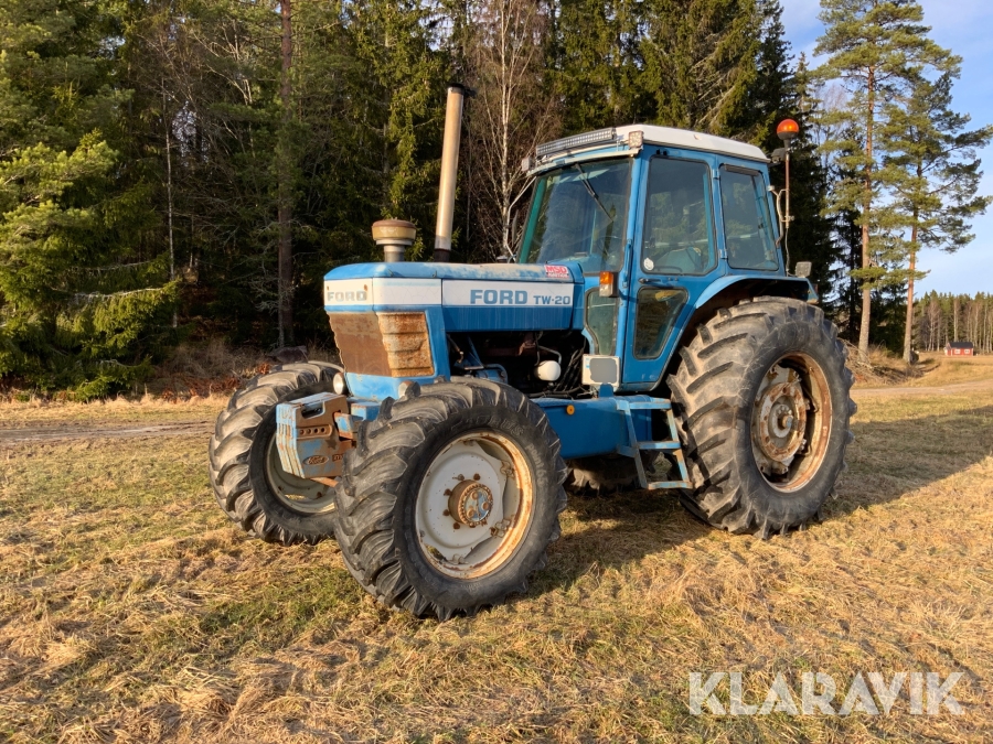 Traktor Ford TW-20