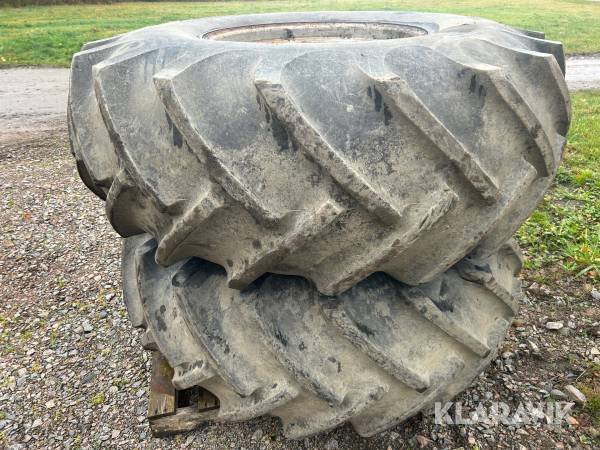 Däck med fälg US Royal 23.1-26