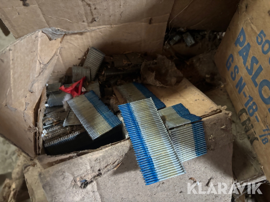 Diverse bandade spik och klammer Paslode