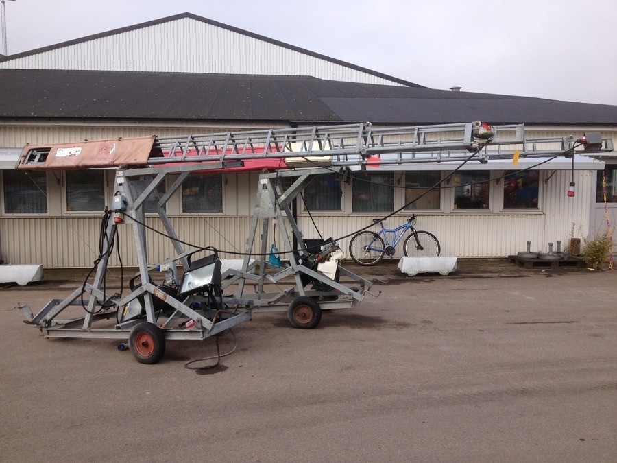 2 st BELYSNINGSMAST säljes om ett parti!