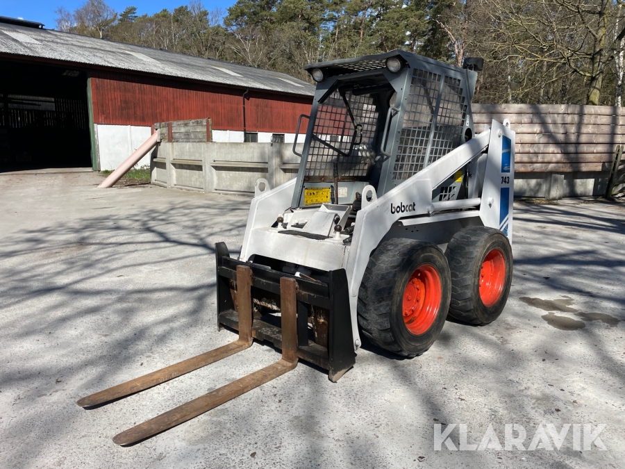 Kompaktlastare Bobcat 743 med redskap