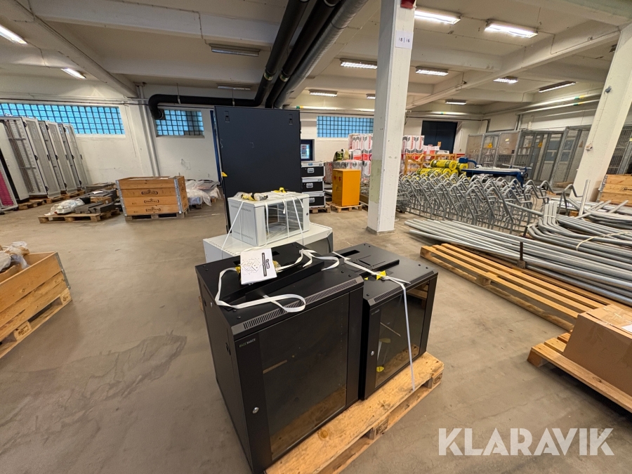 Datorskåp Schneider & Rack Basics