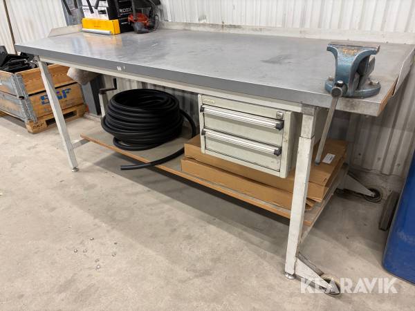 Industribänk / arbetsbänk med skruvstäd