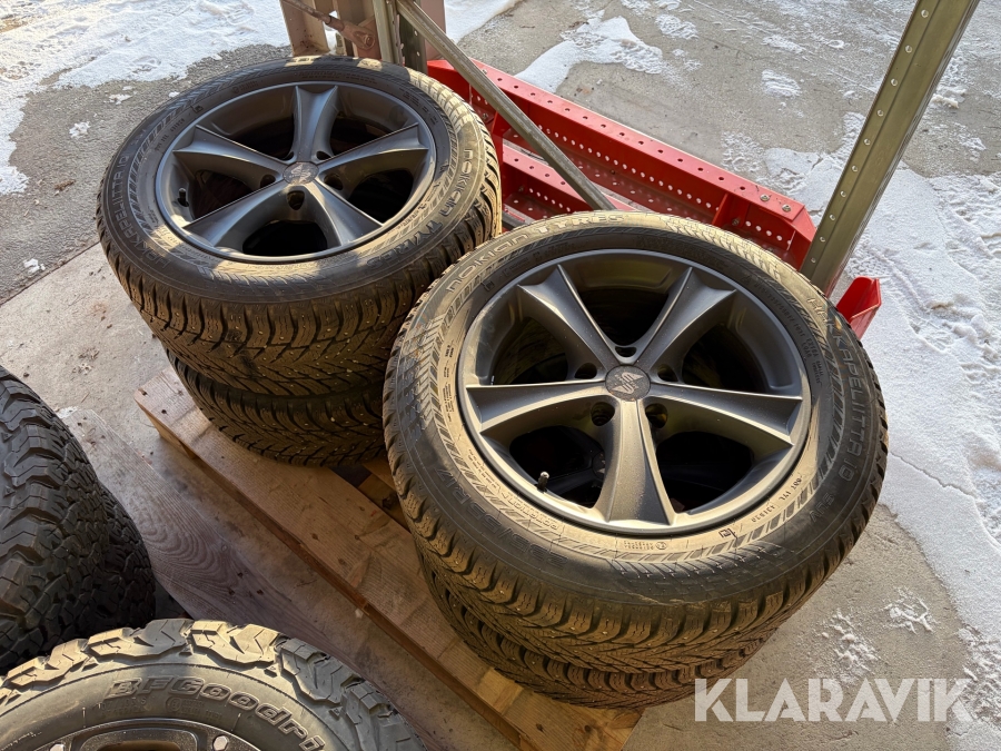 Däck med fälgar Nokian Hakkapeliitta 8 235/55R17 4st 