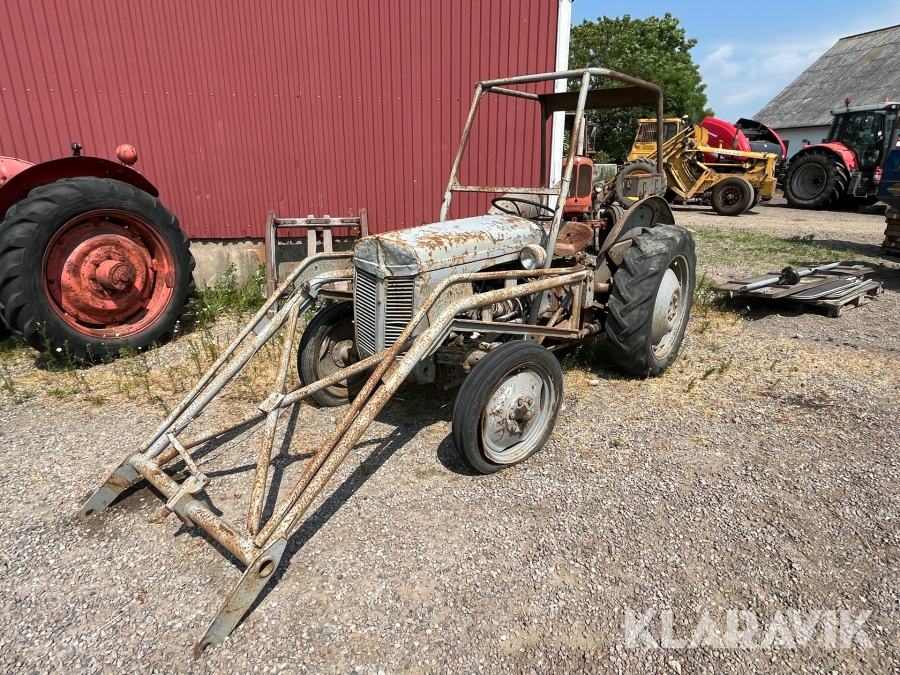Veterantraktor Ferguson TE20 Grålle med lastare