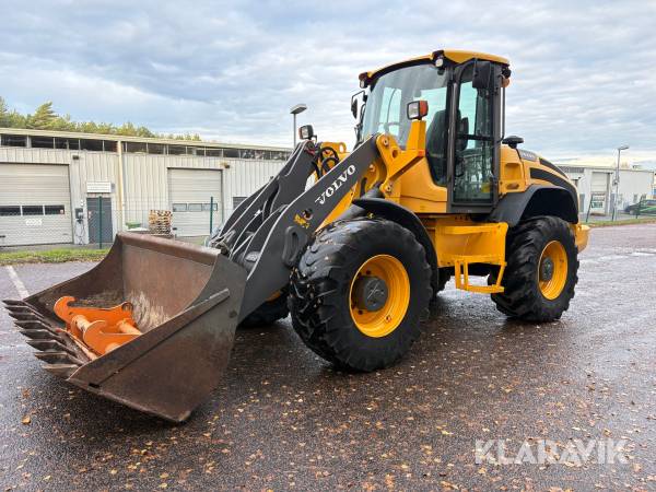 Hjullastare Volvo L45F-TP med skopa och gafflar