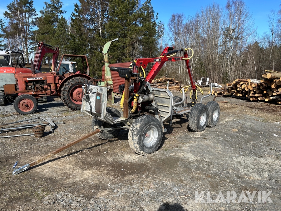 Skogsvagn Niklassons ATV med kran 