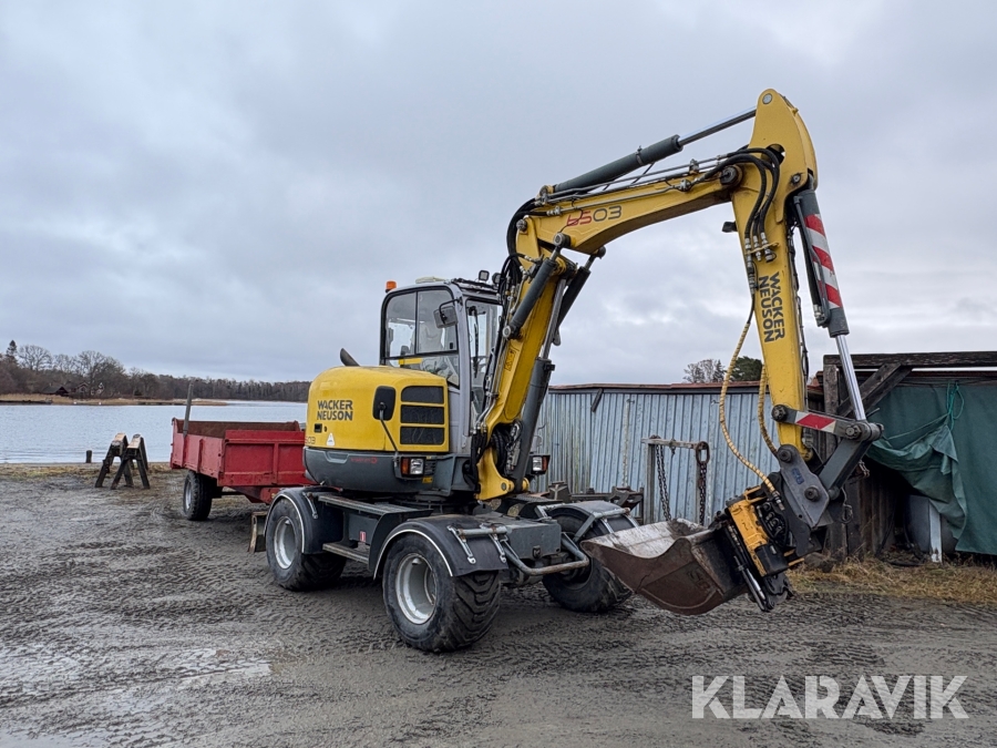 Grävmaskin Wacker Neuson 6503 WD med vagn & redskap