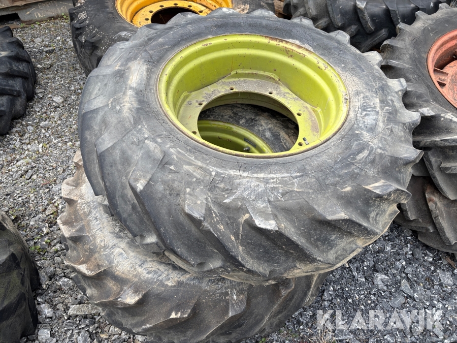 Traktordäck Good Year 16.9/14-26 2st med fälg