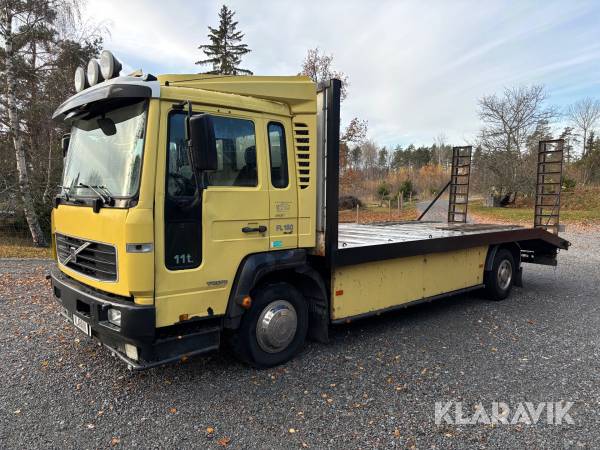 Lastbil Volvo FL 180 maskinbil med ramper