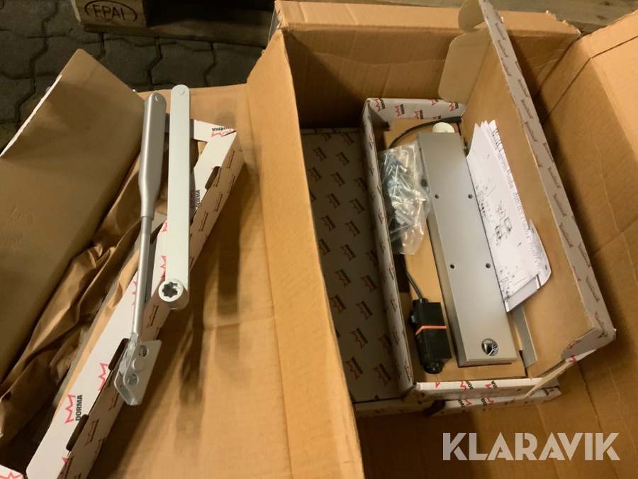 Armsystem och dörrstängare Dorma 3 stycken av varje
