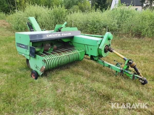 Höpress Deutz-Fahr HD 490 med kastare
