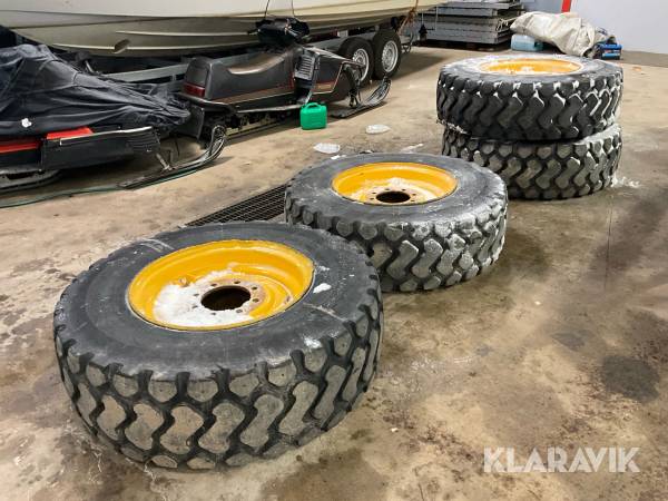 Entreprenaddäck Michelin 15.5R25 med fälg 4 st