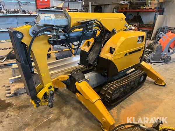 Rivningsrobot Brokk 180 med redskap