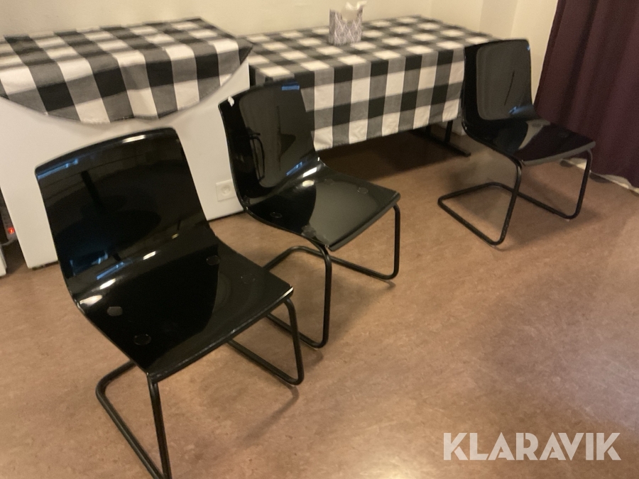 3st svarta stolar plast