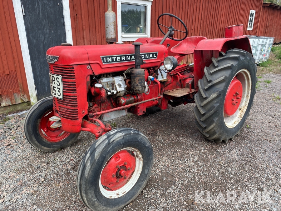 Traktor Farmall DGD4