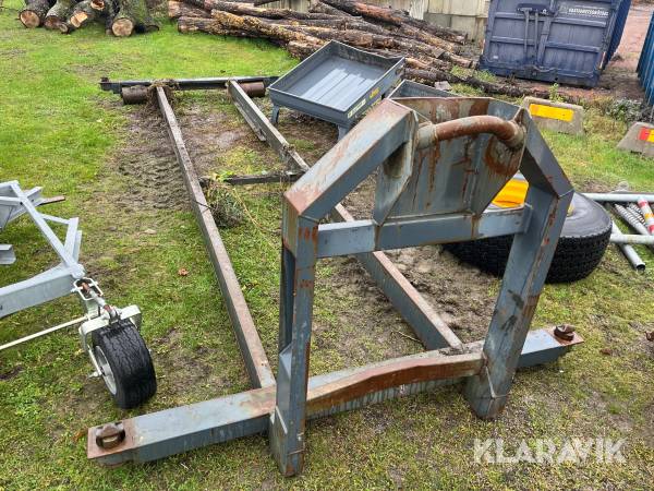 Lastväxlarram med containerfäste