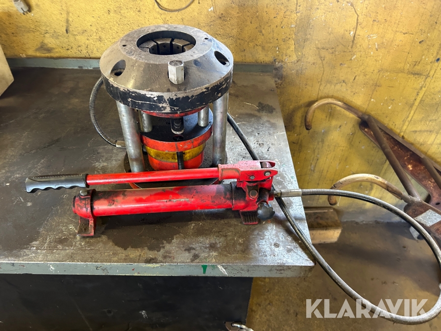 Slangpress med slangar och kopplingar