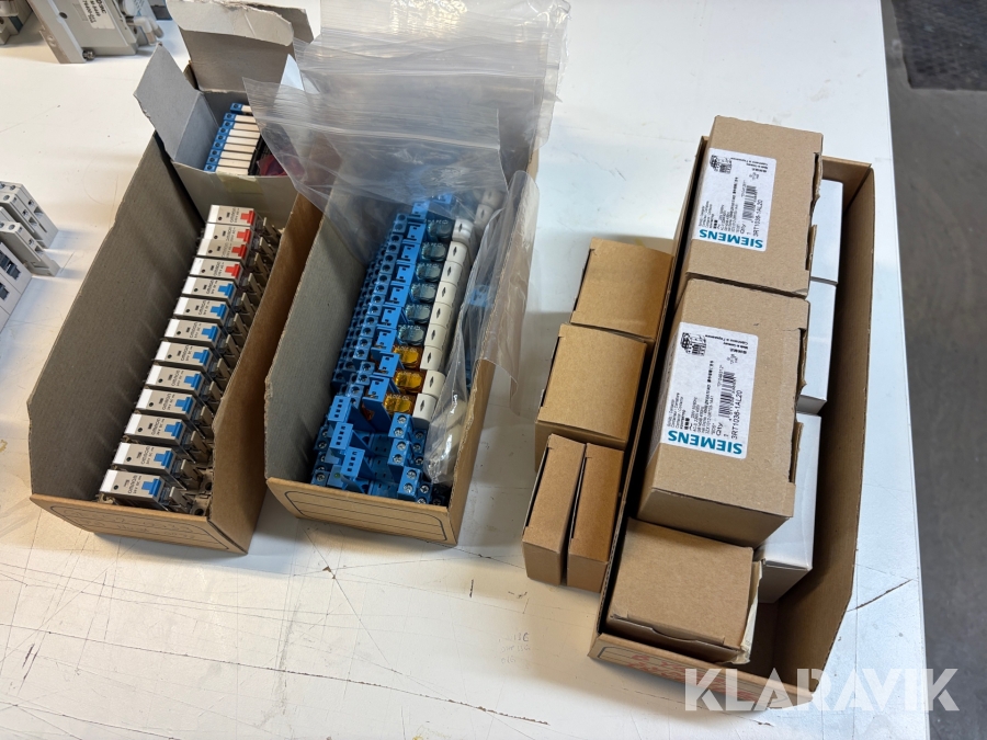 Parti med kontaktorer och relän Siemens