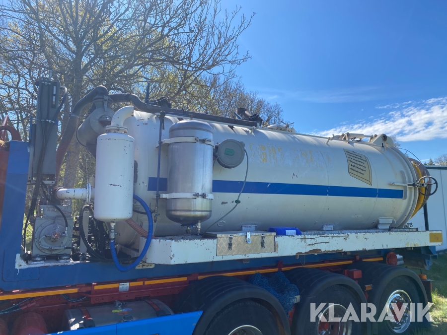 Slamsugartank Korp & son SL11 med hydraulisk kompressor/ vakuumpump  på lastväxlarram