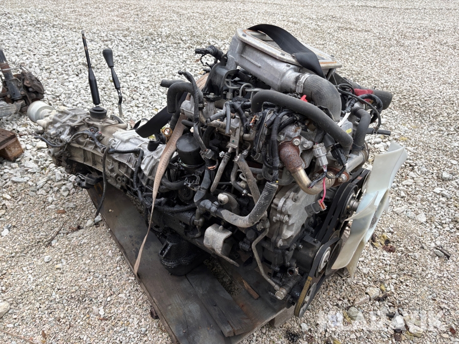 Motor & växellåda Nissan NP300 2.5L diesel