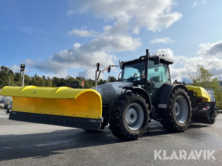 Traktor Lamborghini R3 EVO 85 med plogblad, sopmaskin med saltlake tank