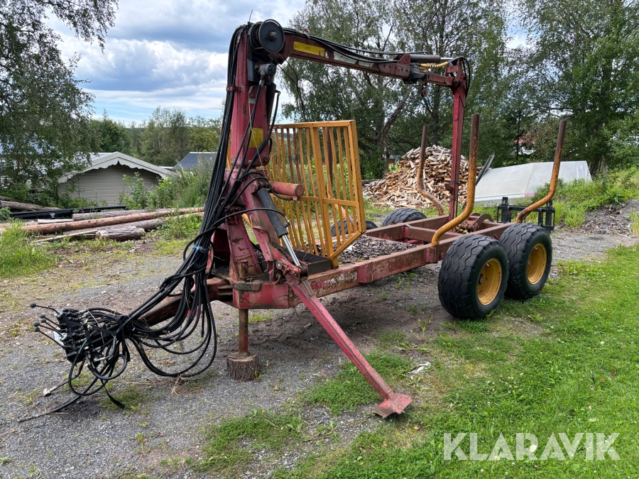 Skogsvagn med kran Nokka HK2510