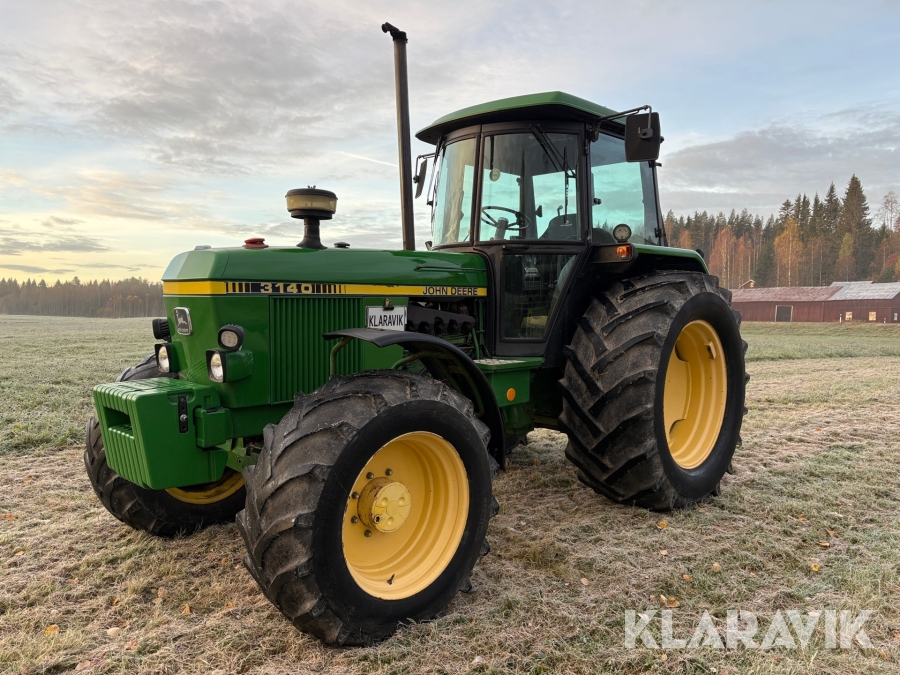Traktor John Deere 3140 MFWD