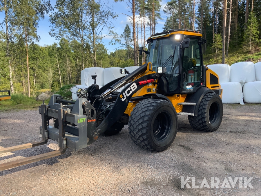 Hjullastare JCB 409 Agri Nordic Edition med kärra och redskap
