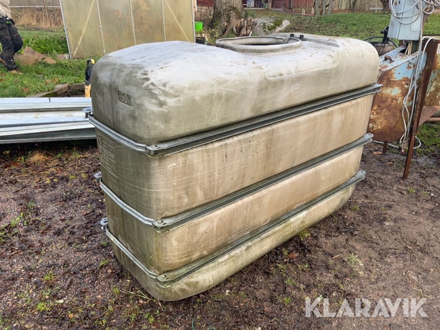 Accumulatortank med solslinga och varmvattenberedare