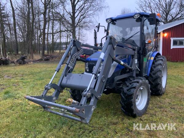 Traktor Lovol M354 med lastare och redskap