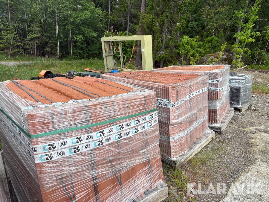 Tegel Tvåkupigt rött