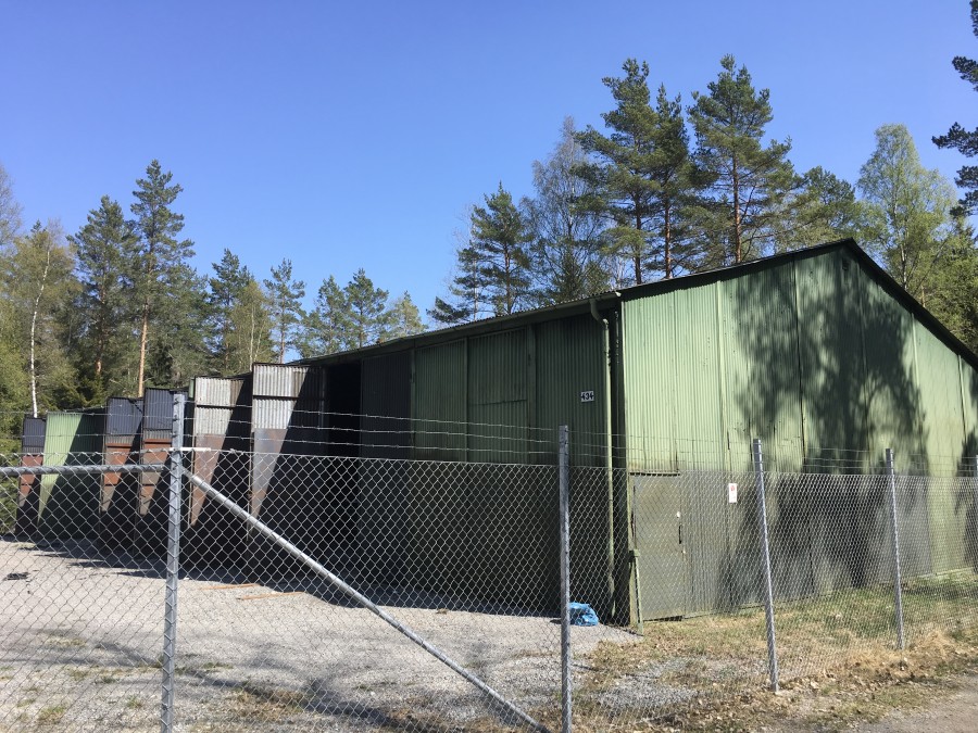 Maskinhall av plåt med stålkonstruktion