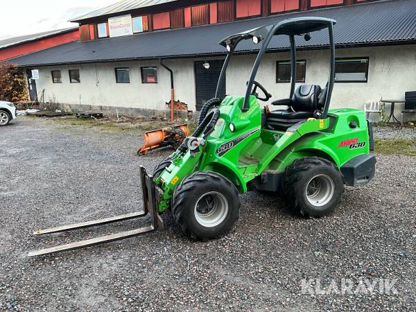 Redskapsbärare Avant 630 OptiDrive med 3st redskap