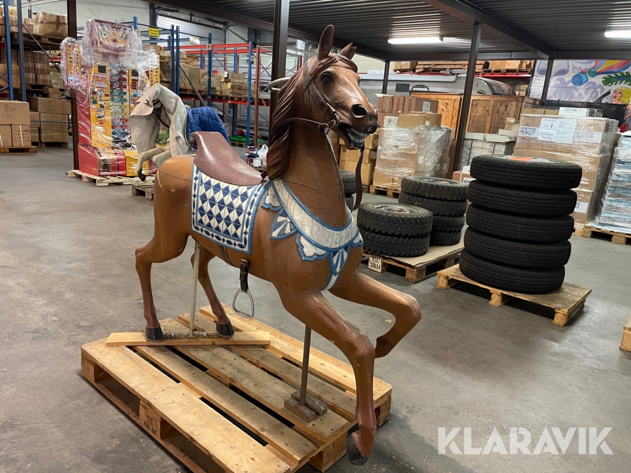 Karusellhäst i trä