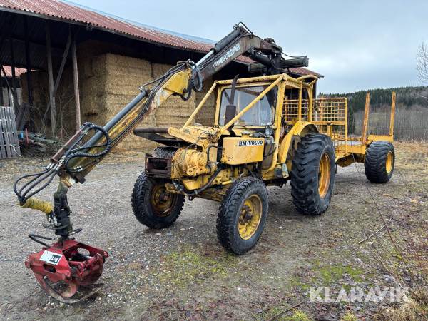 Traktor med kran Bolinder-Munktell Boxer 350 och vagn Skotare