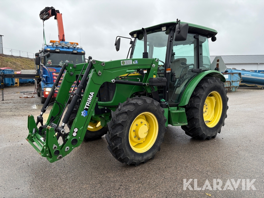 Traktor John Deere 5075E med redskap