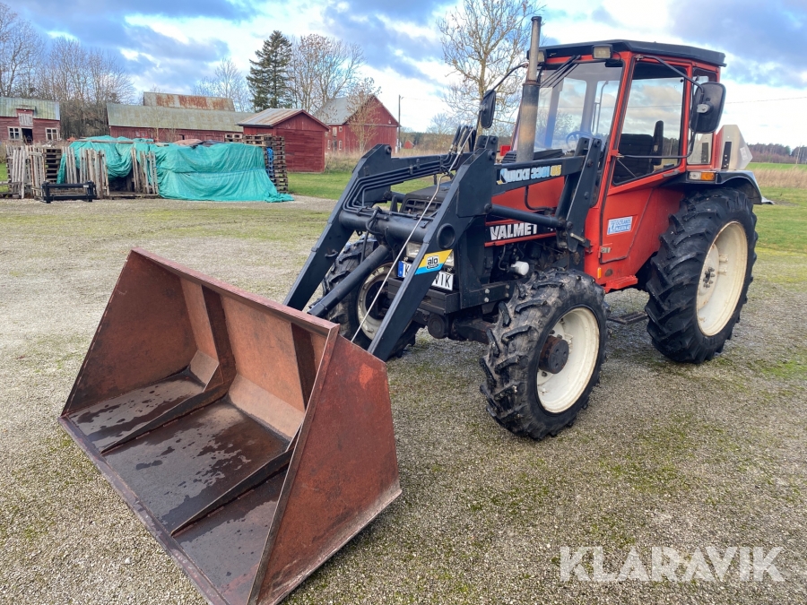 Traktor Valmet 405-4 med lastare, skopa & gafflar