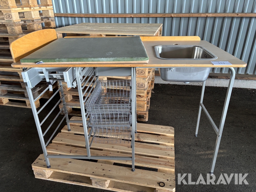 Skötbord med tvättho 1st