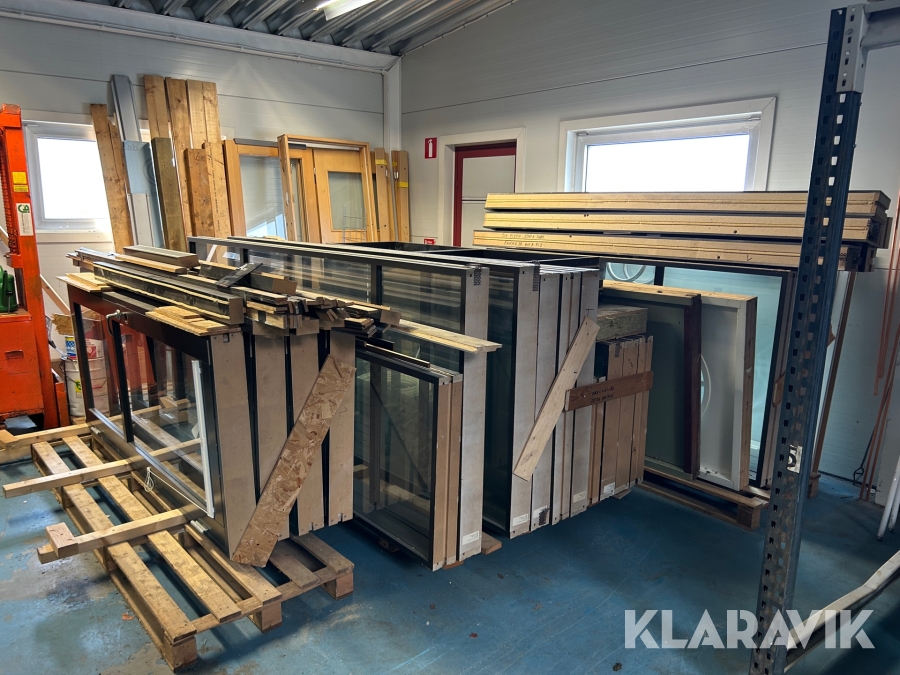 Kontorsdörrar 4 st med fönsterpartier 14 stå Moelven GP6