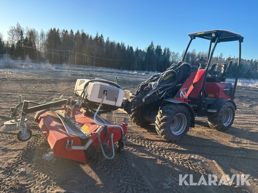 Hjullastare Norcar A7240 med sopaggregat, skopa & gafflar